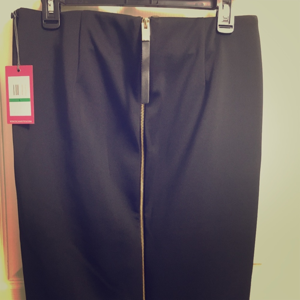 Black skirt, zippered back
